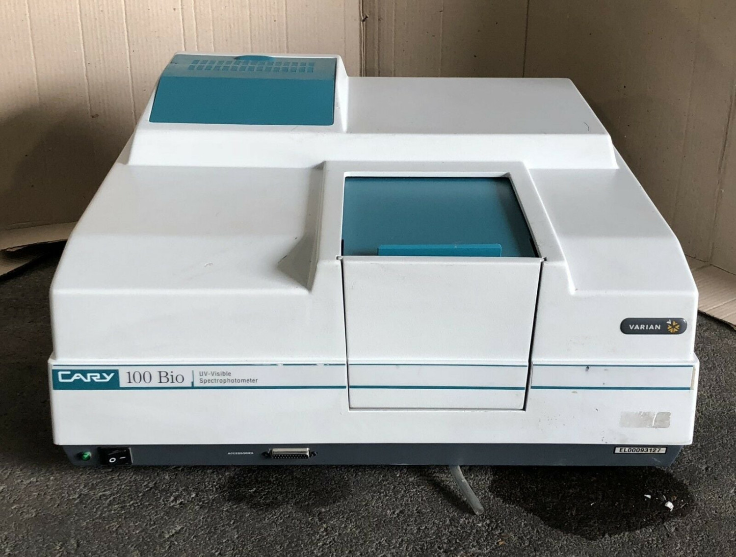 Varian Cary 100 UV-Vis Spectrophotometer: Reliable Optical Analysis