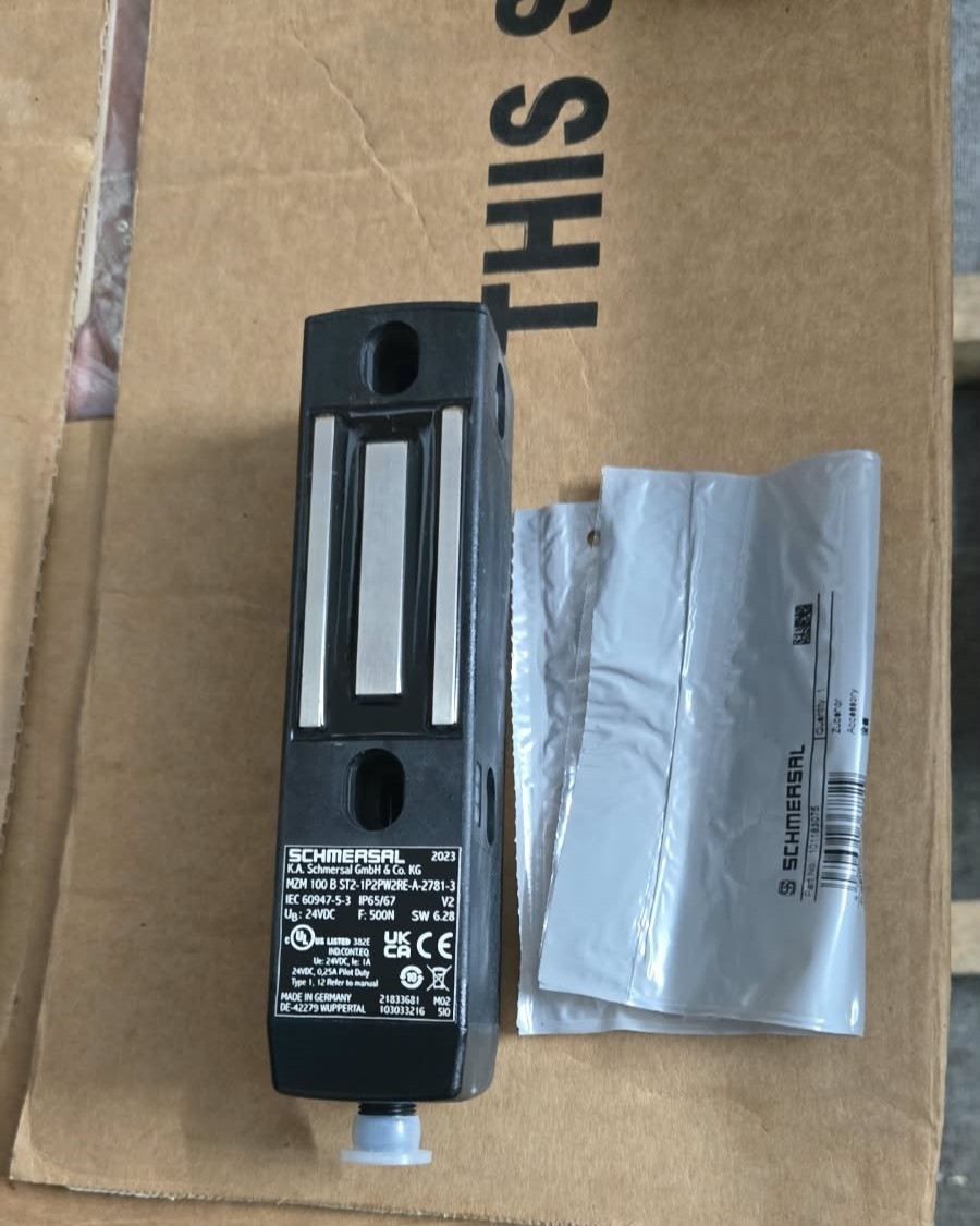 Schmersal B Series Electronic Safety Solenoid Interlock Switch MZM 100 | Brand New |